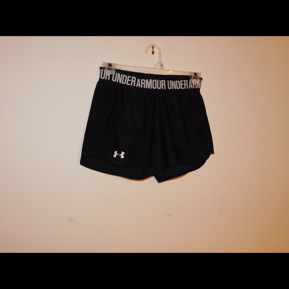 BLACK UNDER ARMOUR SHORTS